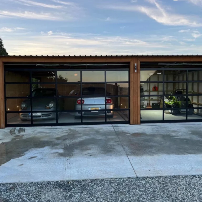 How do you select heat-insulating sliding doors for large-scale panoramic balconies in the hot regions of California?